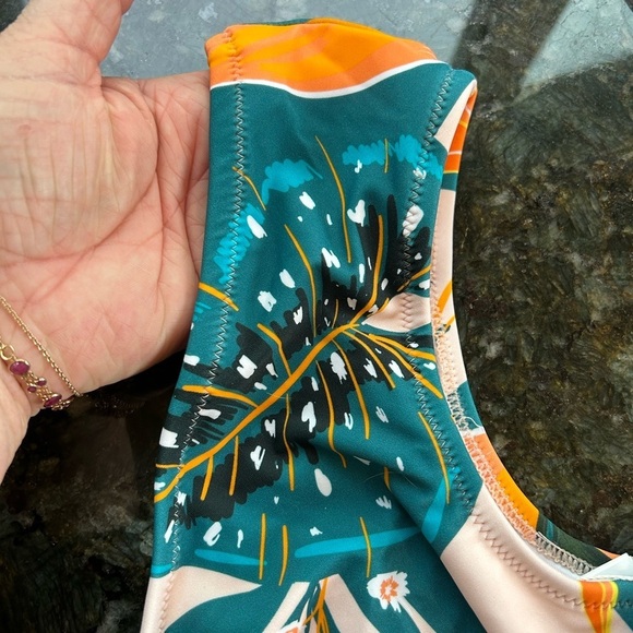 NWT CupShe tie front floral tropical bikini top. Lined but not padded. XXL. - Picture 5 of 12